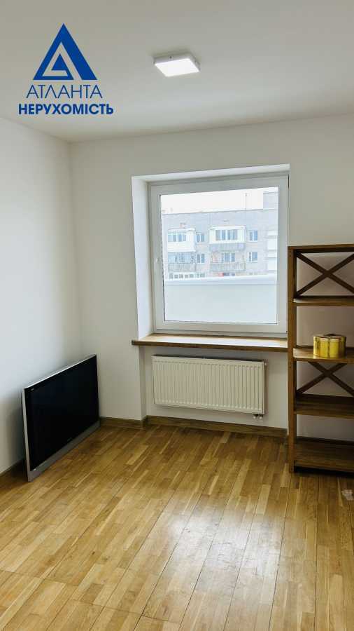 Продажа 4-комнатной квартиры 79 м², Соборности просп., 33