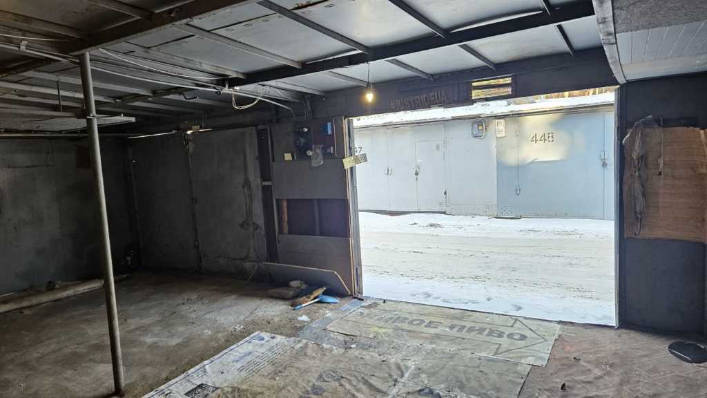 Оренда гаражів 37 м², Карельський пров.