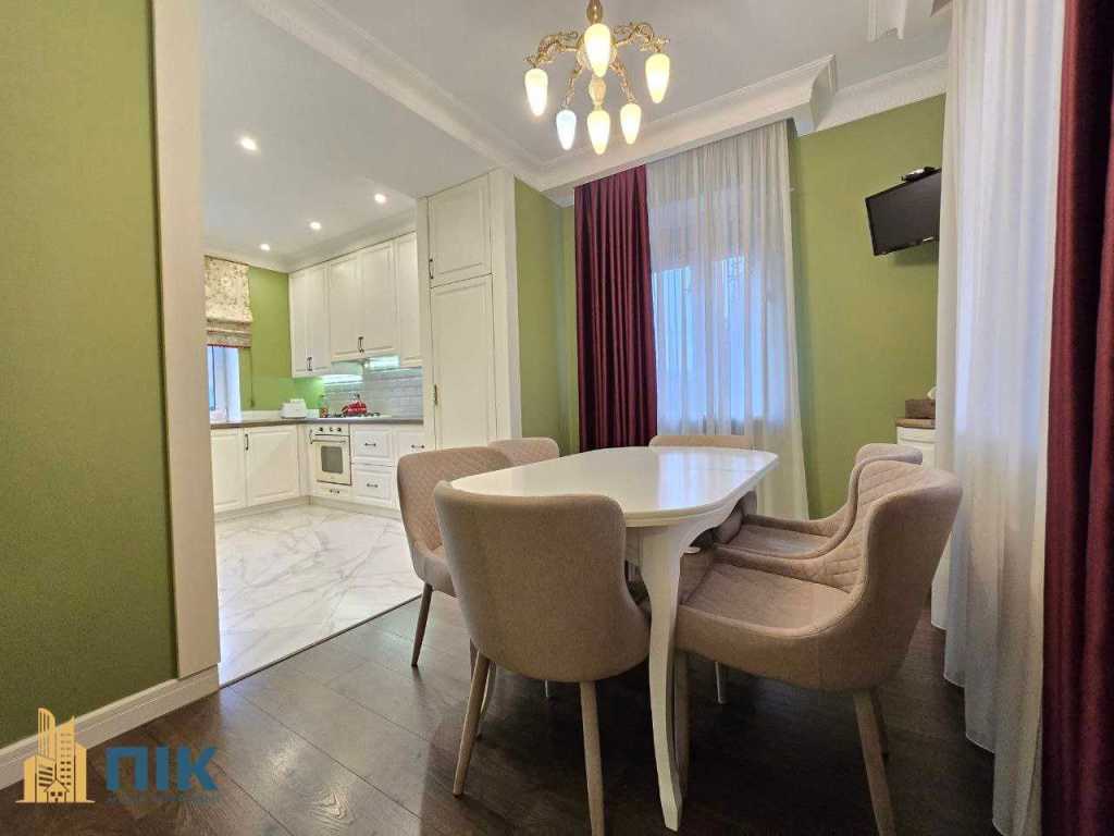 Продажа 5-комнатной квартиры 191 м², Радужная ул.