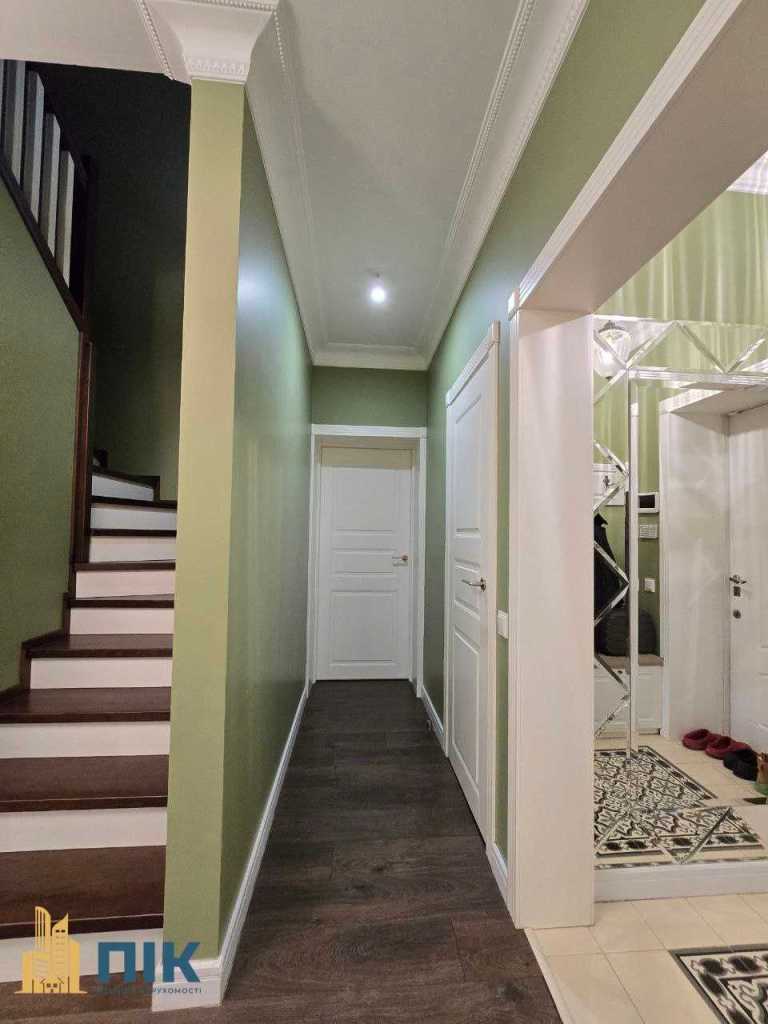 Продажа 5-комнатной квартиры 191 м², Радужная ул.