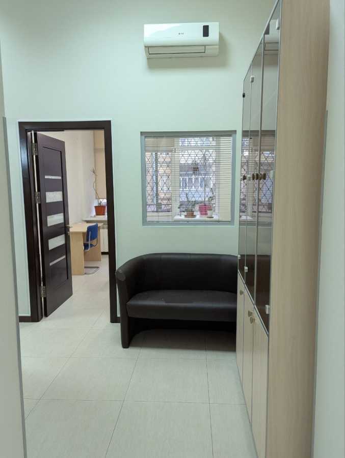 Оренда офісу 98 м², Шота Руставелі вул., 1