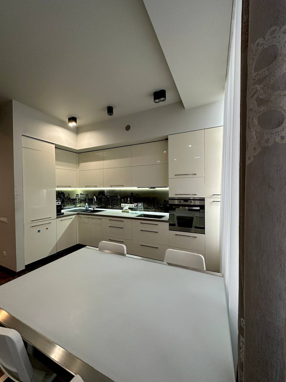 Аренда 3-комнатной квартиры 90 м², Нарымская ул.