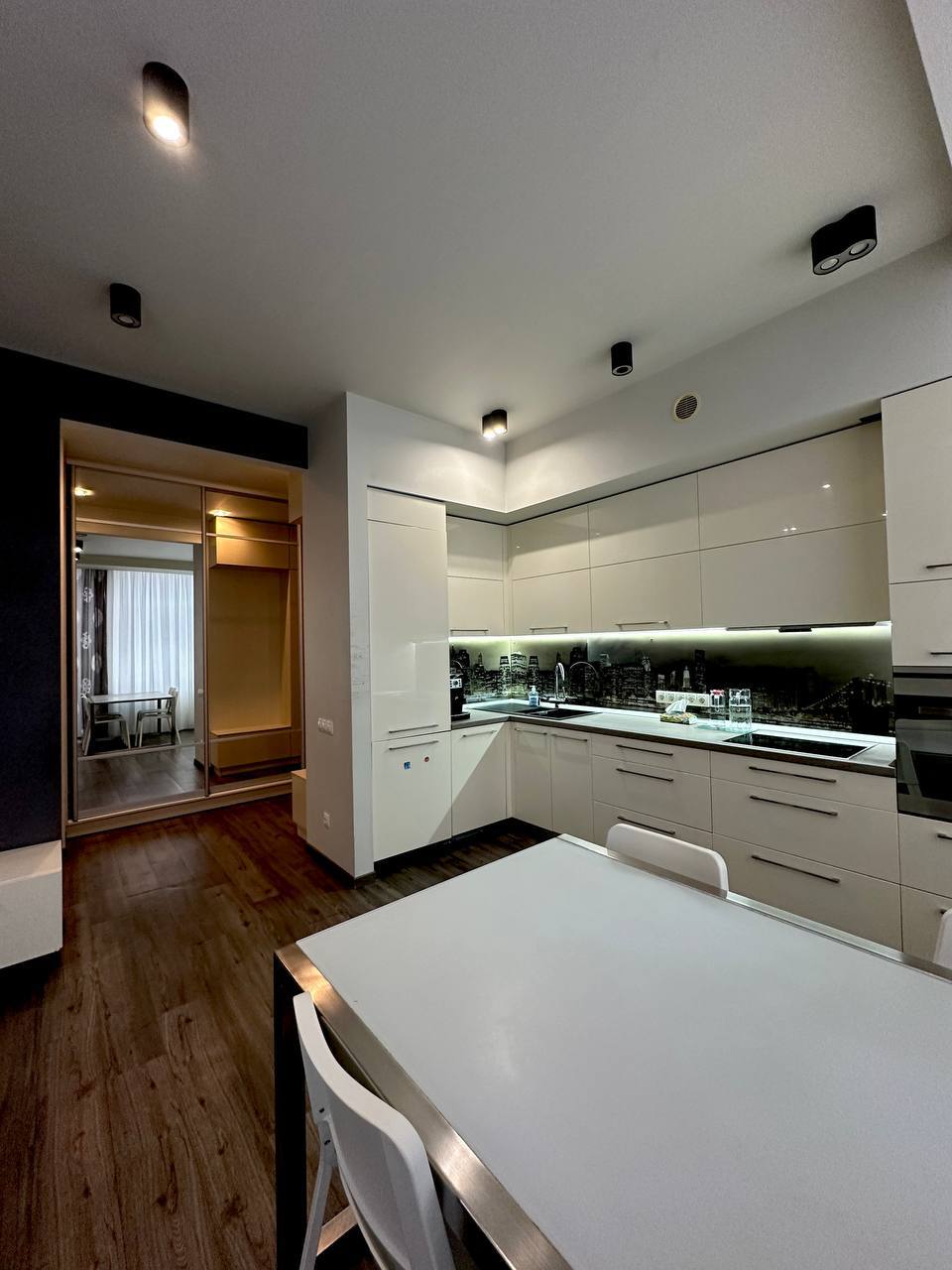 Аренда 3-комнатной квартиры 90 м², Нарымская ул.