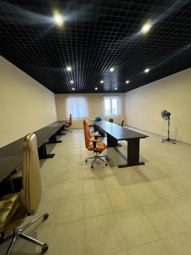 Оренда офісу 585 м², Мельницька вул.