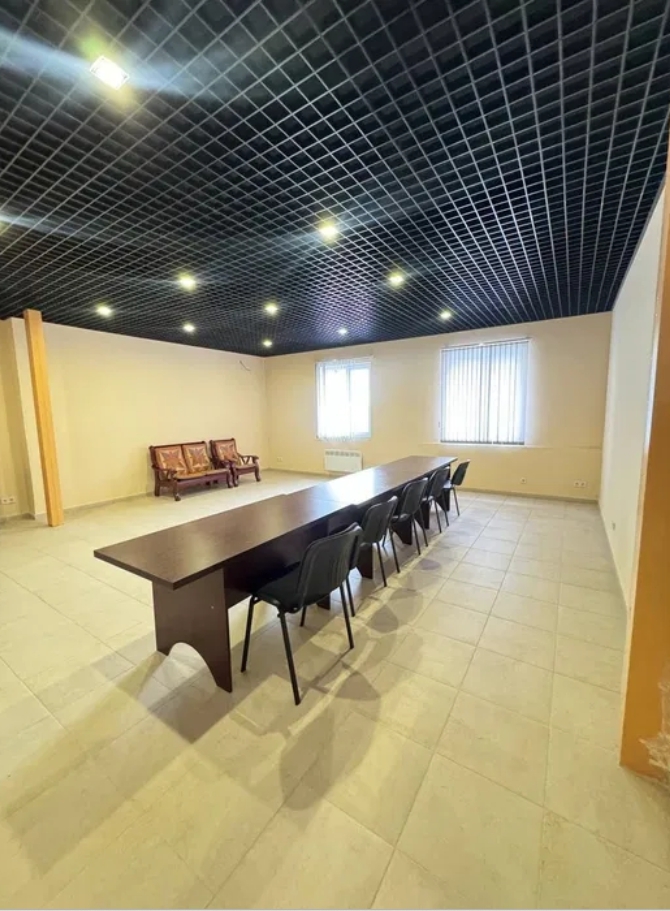 Оренда офісу 585 м², Мельницька вул.