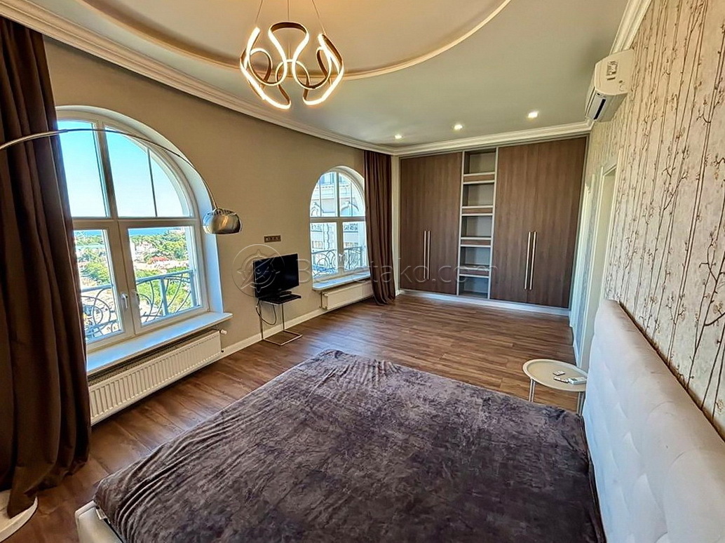 Аренда 4-комнатной квартиры 153 м², Леонтовича ул., 16А