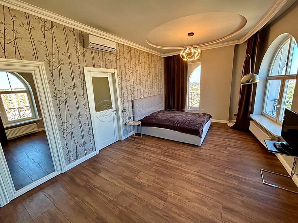 Аренда 4-комнатной квартиры 153 м², Леонтовича ул., 16А