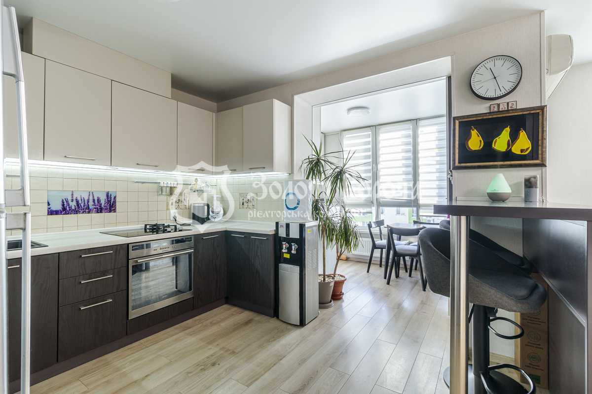 Продаж 4-кімнатної квартири 97.9 м², Жулянська вул., 1Б