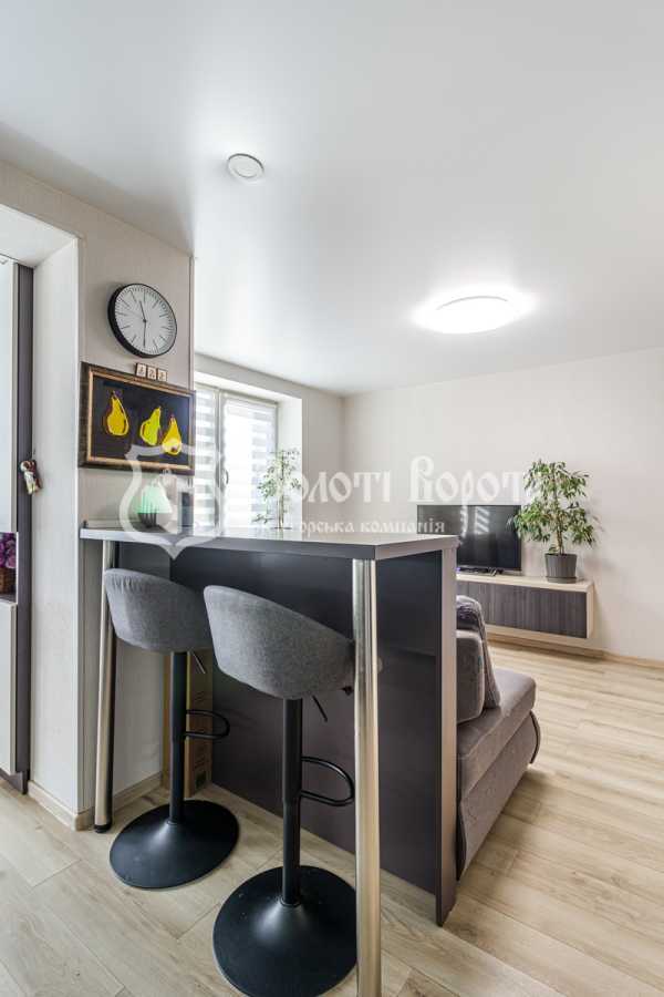 Продаж 4-кімнатної квартири 97.9 м², Жулянська вул., 1Б