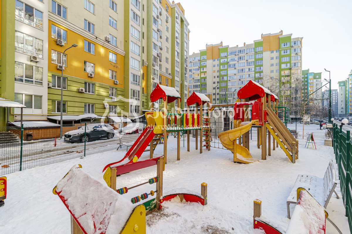 Продаж 4-кімнатної квартири 97.9 м², Жулянська вул., 1Б