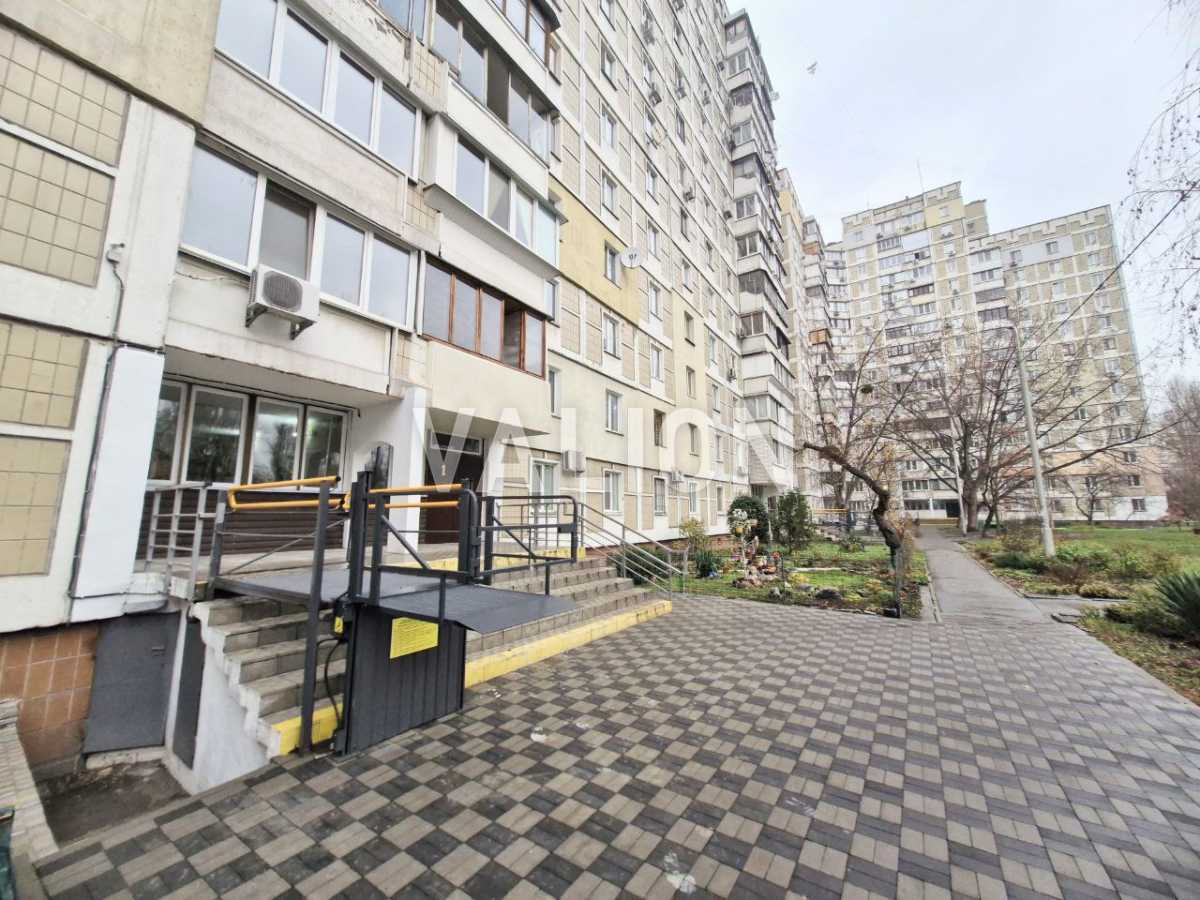 Продаж 2-кімнатної квартири 61 м², Ревуцького вул., 7А