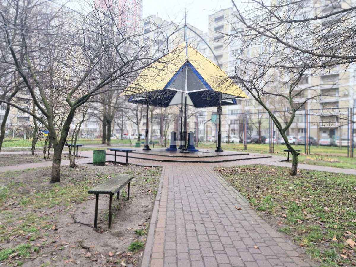 Продаж 2-кімнатної квартири 61 м², Ревуцького вул., 7А