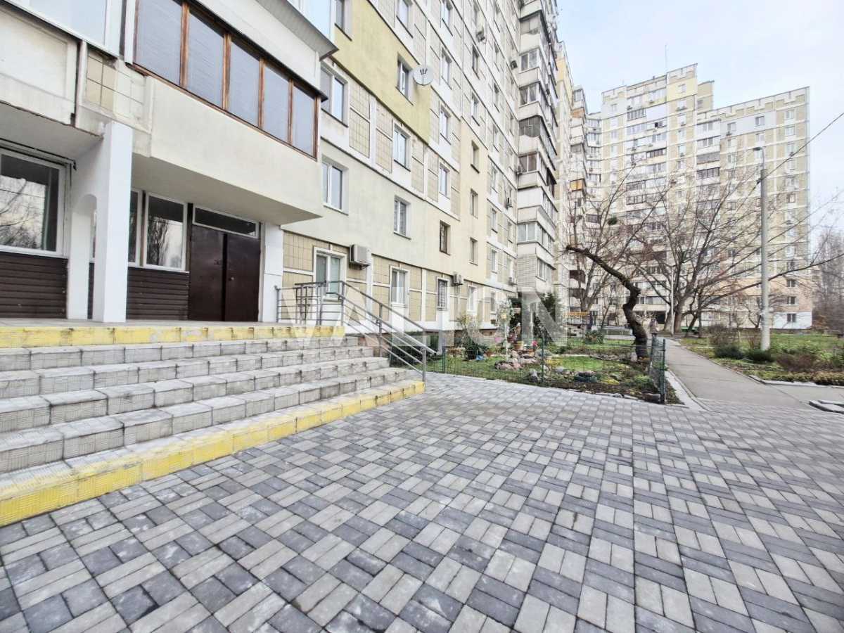 Продаж 2-кімнатної квартири 61 м², Ревуцького вул., 7А