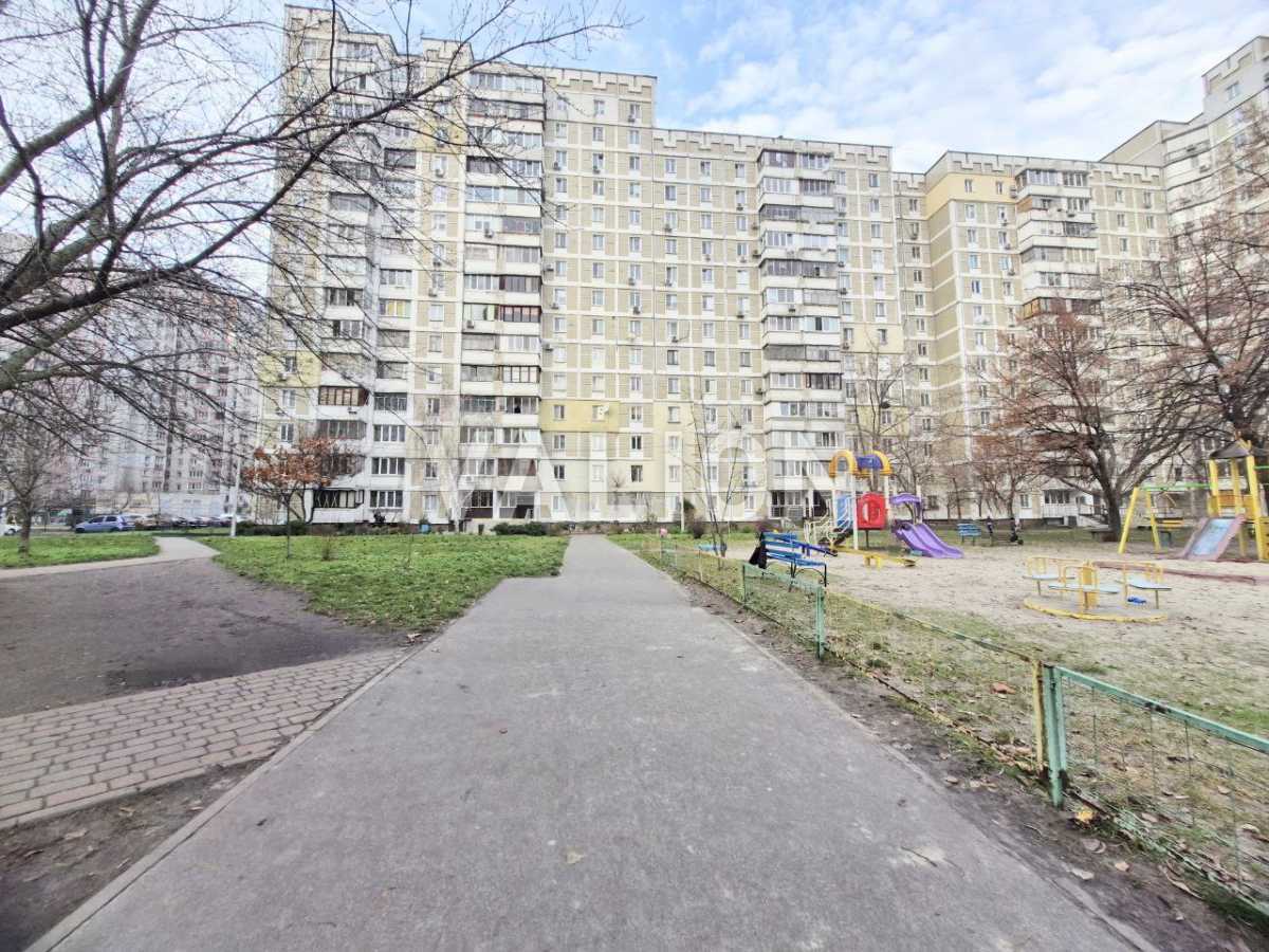 Продаж 2-кімнатної квартири 61 м², Ревуцького вул., 7А