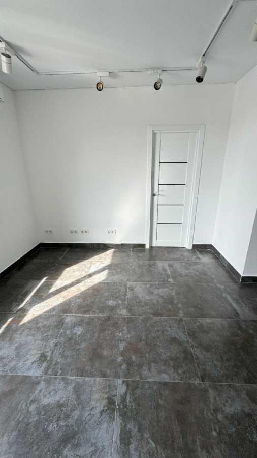 Оренда офісу 52 м², Салютна вул., 2