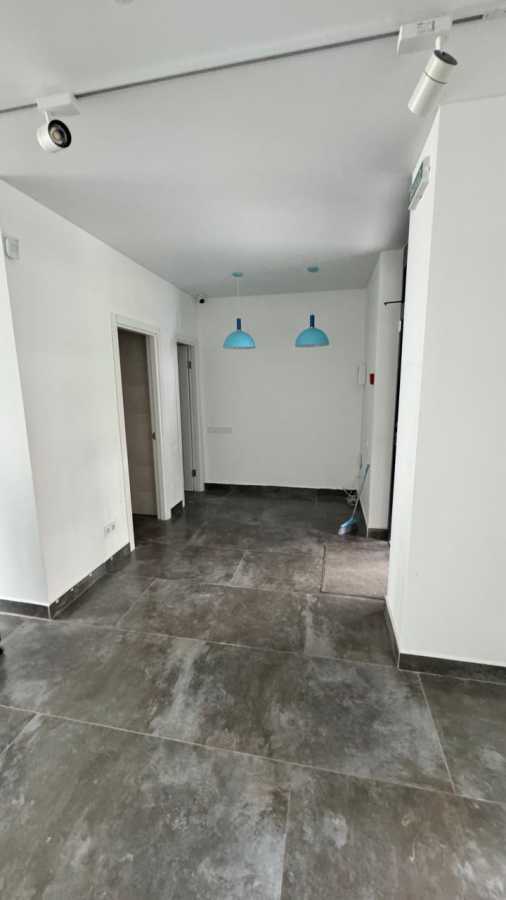 Оренда офісу 52 м², Салютна вул., 2