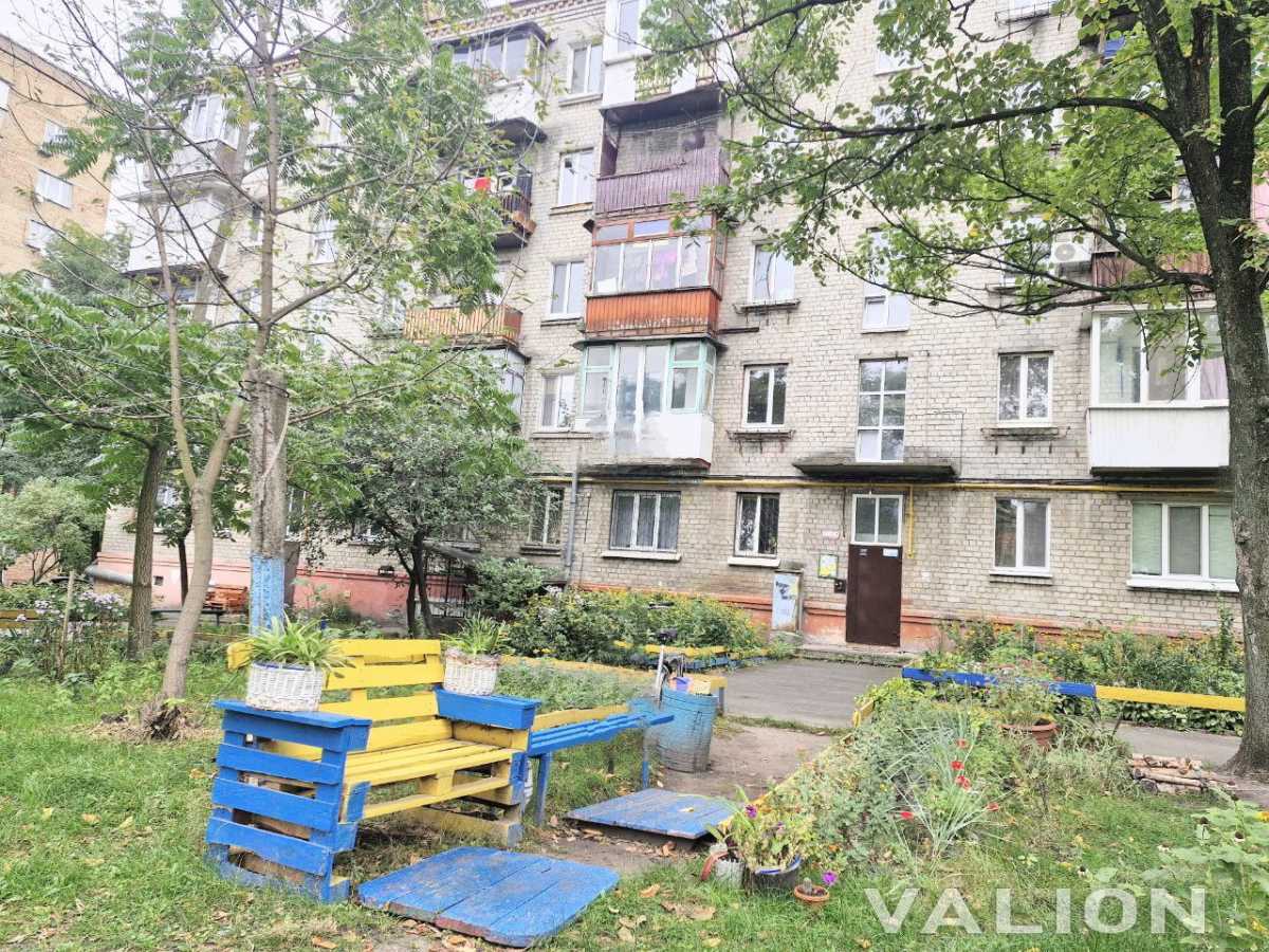 Продаж 3-кімнатної квартири 55.6 м², Новодарницька вул., 23/7