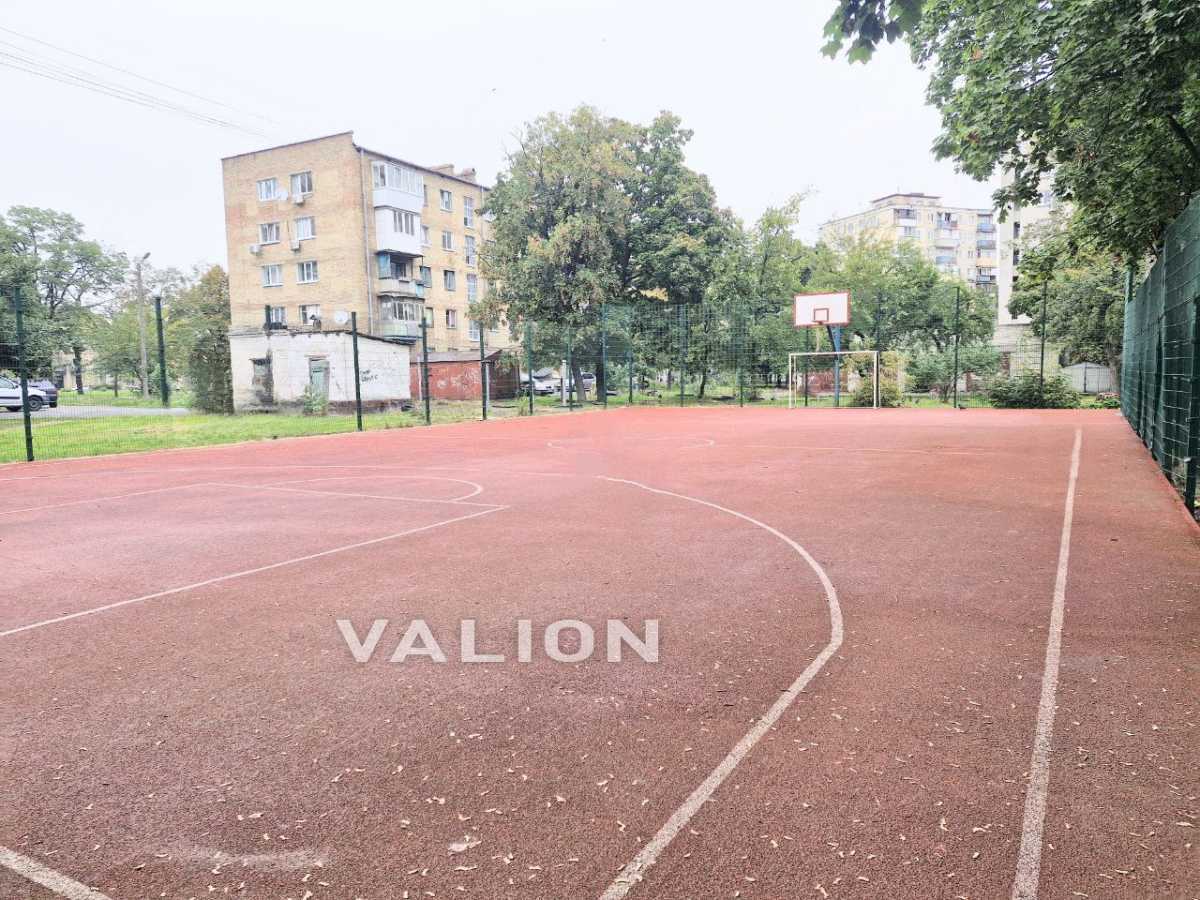 Продаж 3-кімнатної квартири 55.6 м², Новодарницька вул., 23/7