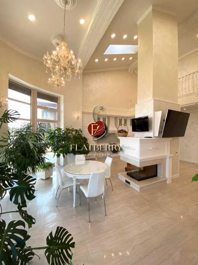 Оренда будинку 180 м², Європейська вул., 1