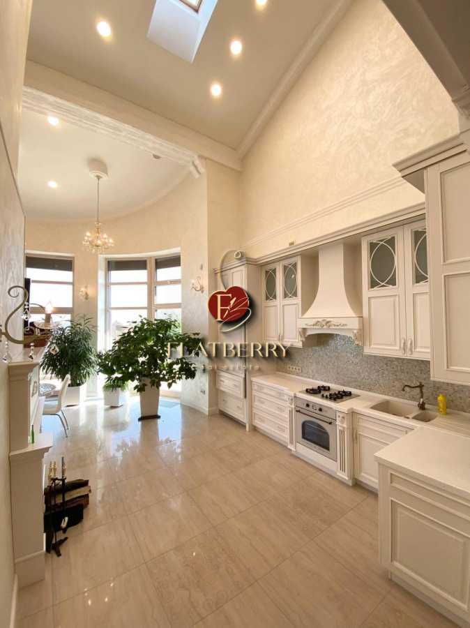 Оренда будинку 180 м², Європейська вул., 1