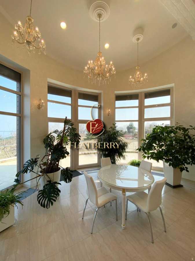 Оренда будинку 180 м², Європейська вул., 1