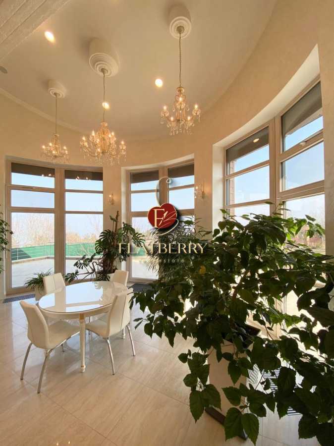 Оренда будинку 180 м², Європейська вул., 1