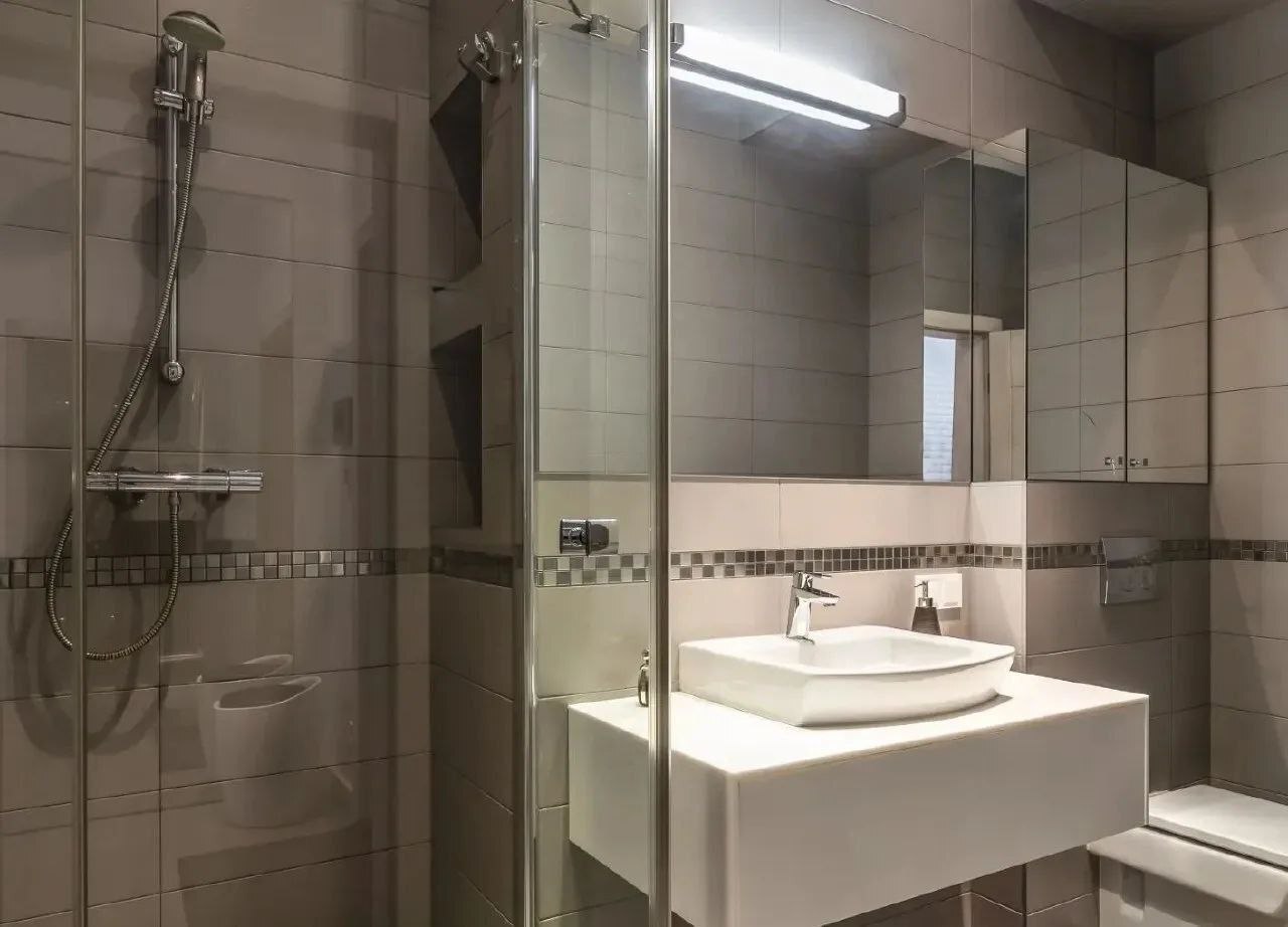 Продаж 3-кімнатної квартири 125 м², Крутогорна вул.