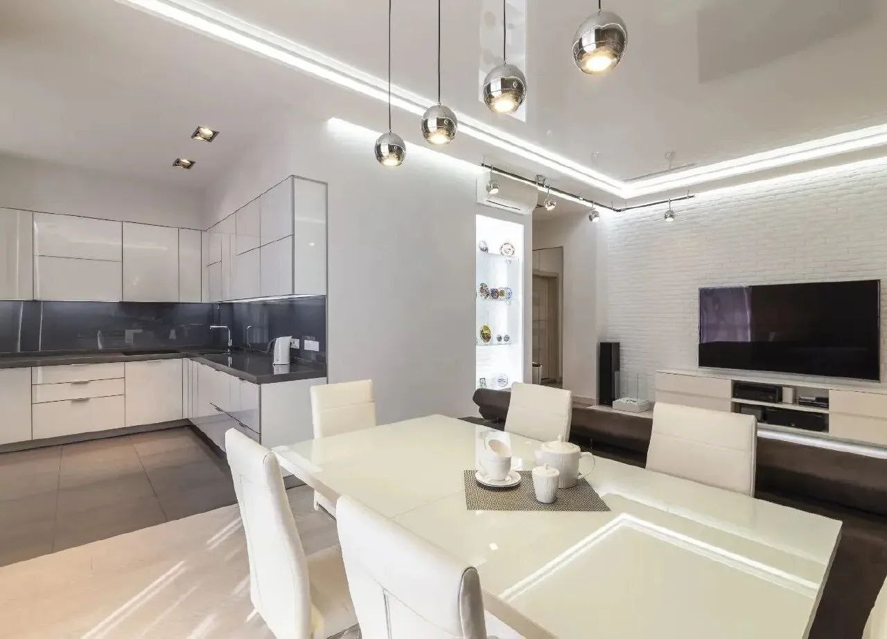 Продаж 3-кімнатної квартири 125 м², Крутогорна вул.