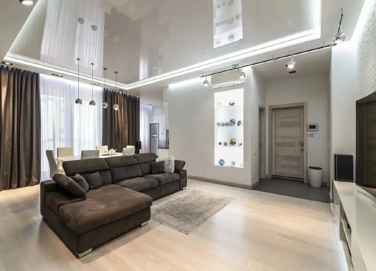 Продаж 3-кімнатної квартири 125 м², Крутогорна вул.