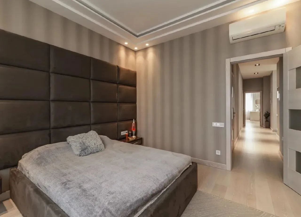 Продаж 3-кімнатної квартири 125 м², Крутогорна вул.