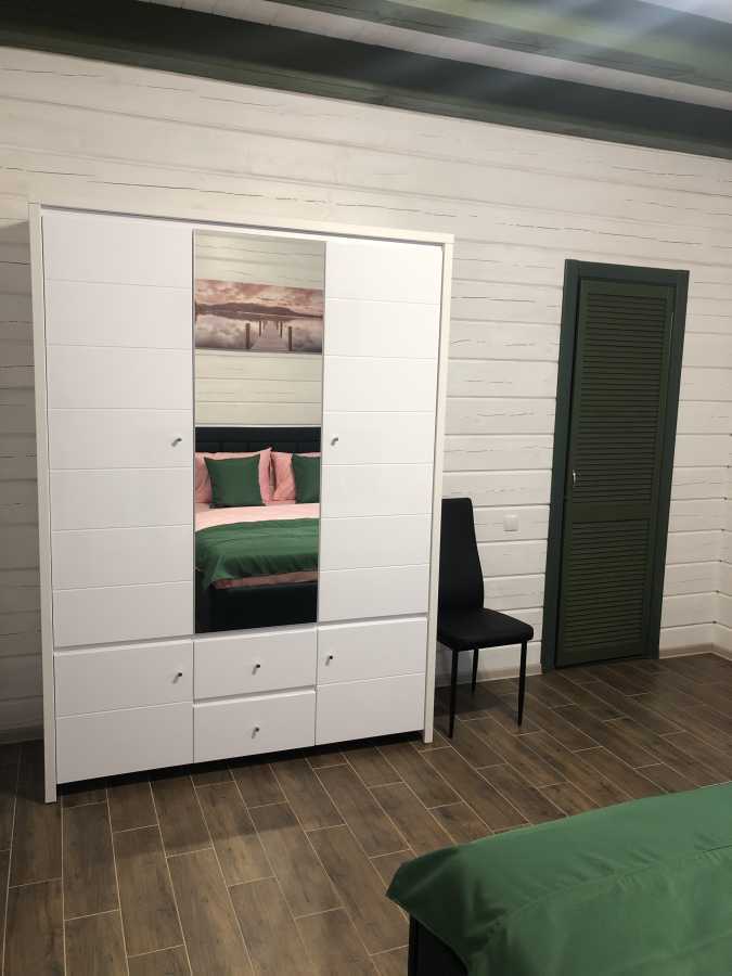 Дом посуточно 250 м², Деснянська, 17