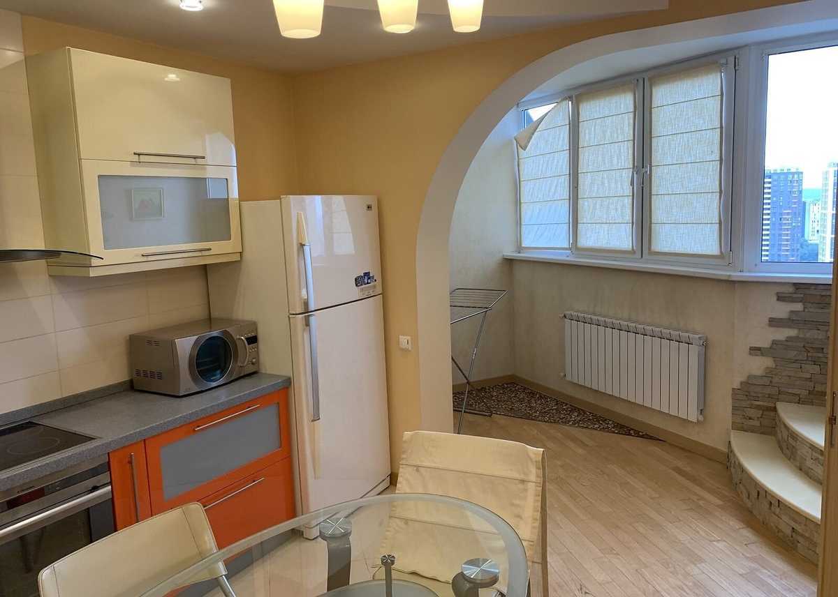 Продаж 2-кімнатної квартири 82 м², Срібнокільська вул., 22