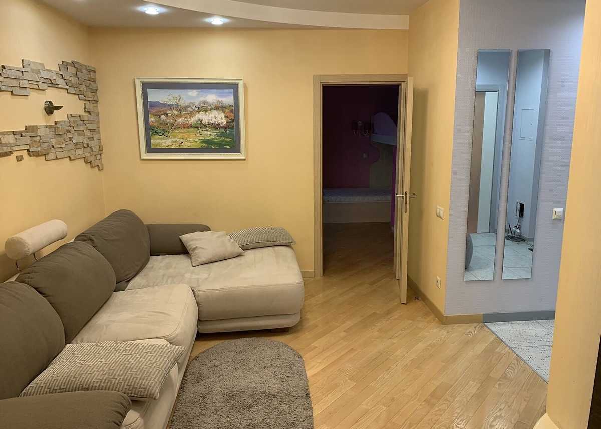 Продаж 2-кімнатної квартири 82 м², Срібнокільська вул., 22