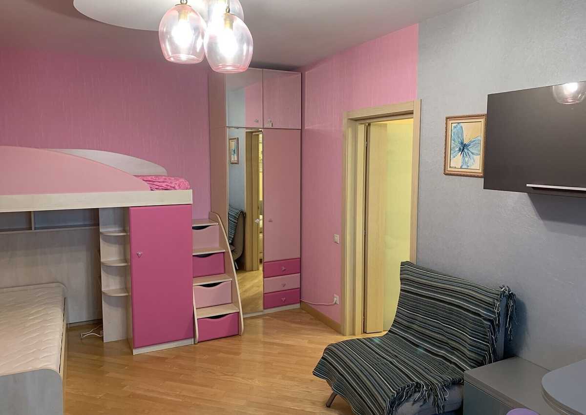 Продаж 2-кімнатної квартири 82 м², Срібнокільська вул., 22