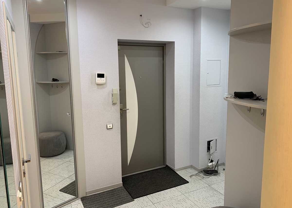 Продаж 2-кімнатної квартири 82 м², Срібнокільська вул., 22