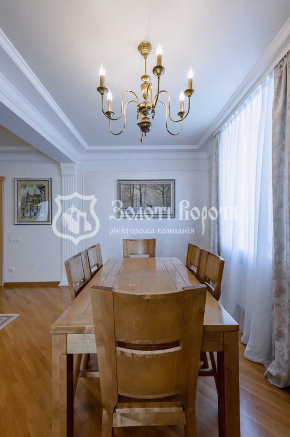 Продажа 3-комнатной квартиры 136.6 м², Саперно-Слободская ул., 22