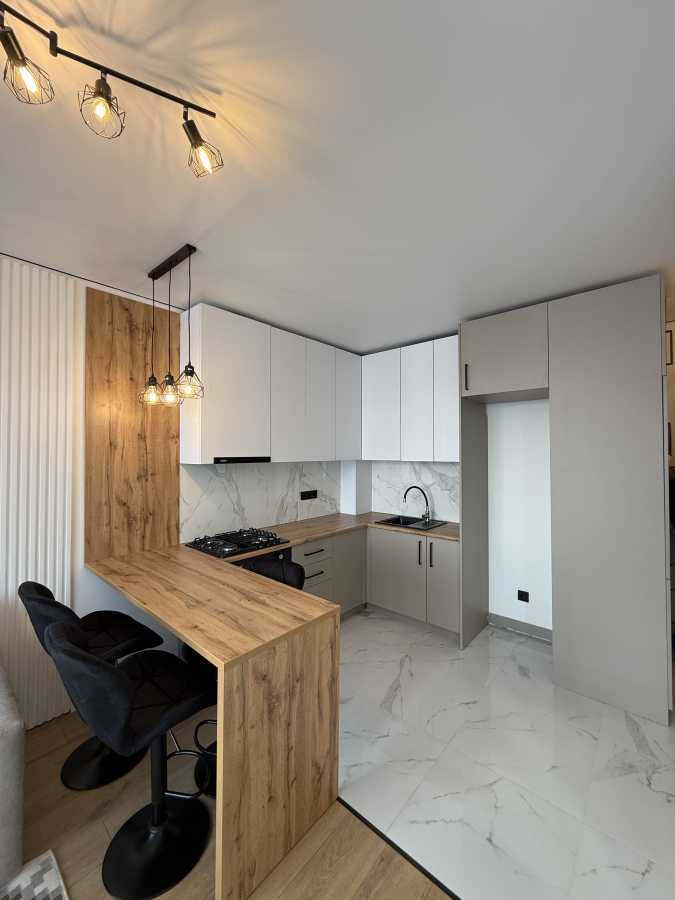 Продаж 1-кімнатної квартири 33 м², Покровська вул., 2А