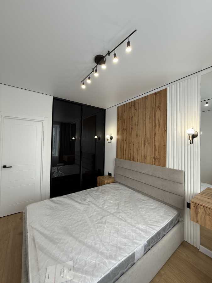 Продаж 1-кімнатної квартири 33 м², Покровська вул., 2А