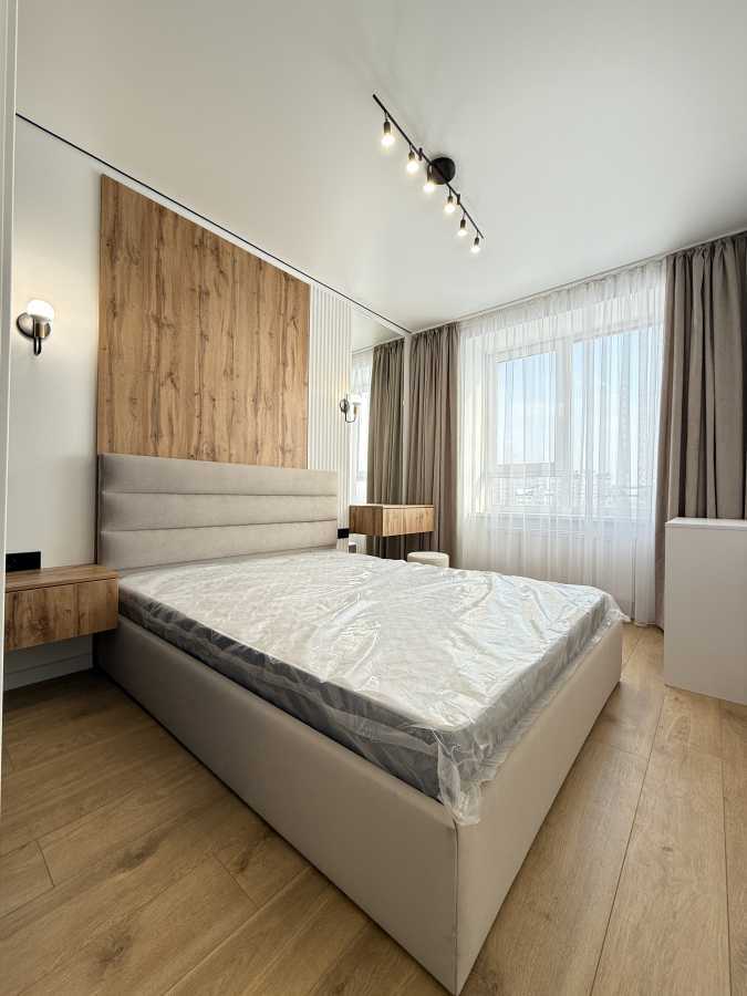 Продаж 1-кімнатної квартири 33 м², Покровська вул., 2А