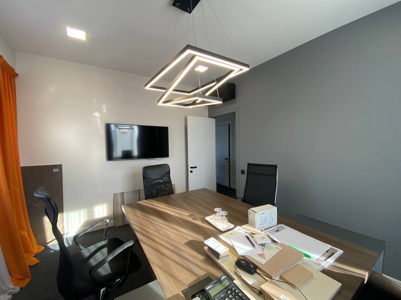 Оренда офісу 93 м², Сергія Подолинського вул.