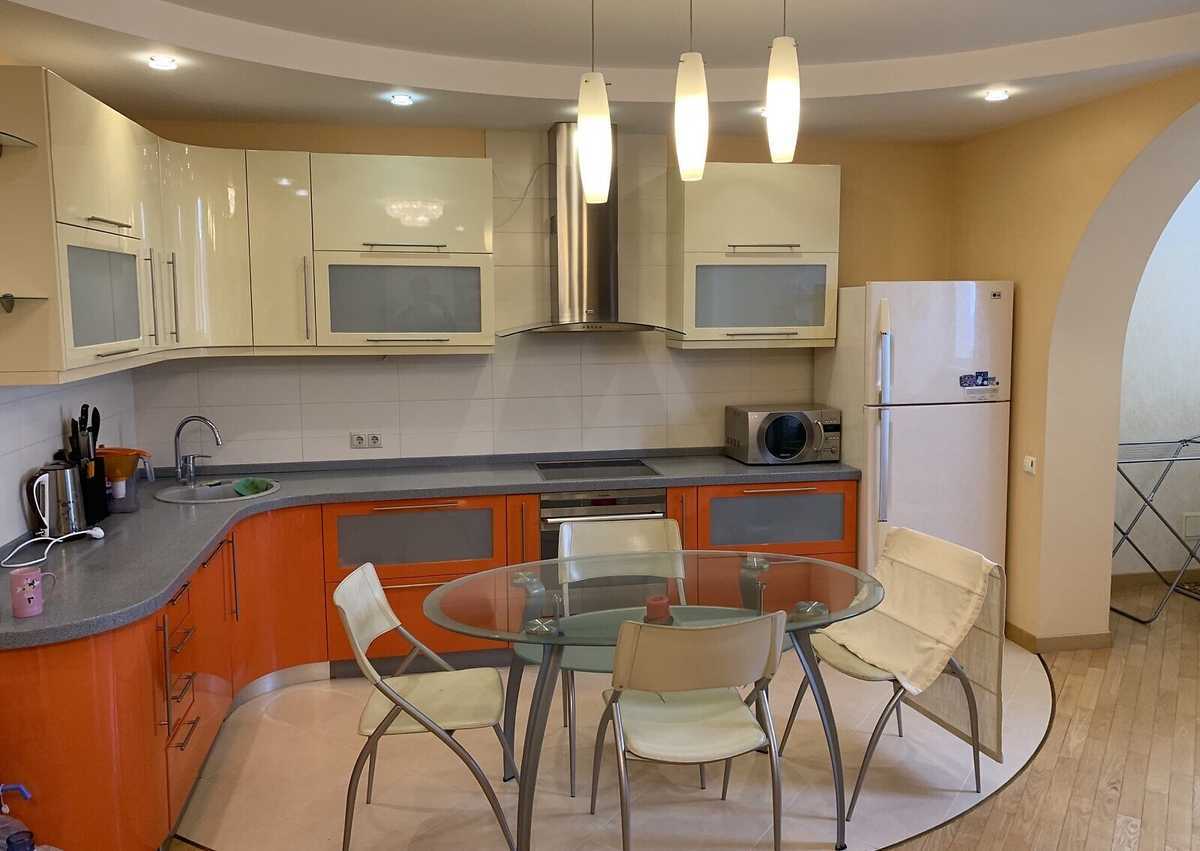 Продаж 2-кімнатної квартири 82 м², Срібнокільська вул., 22