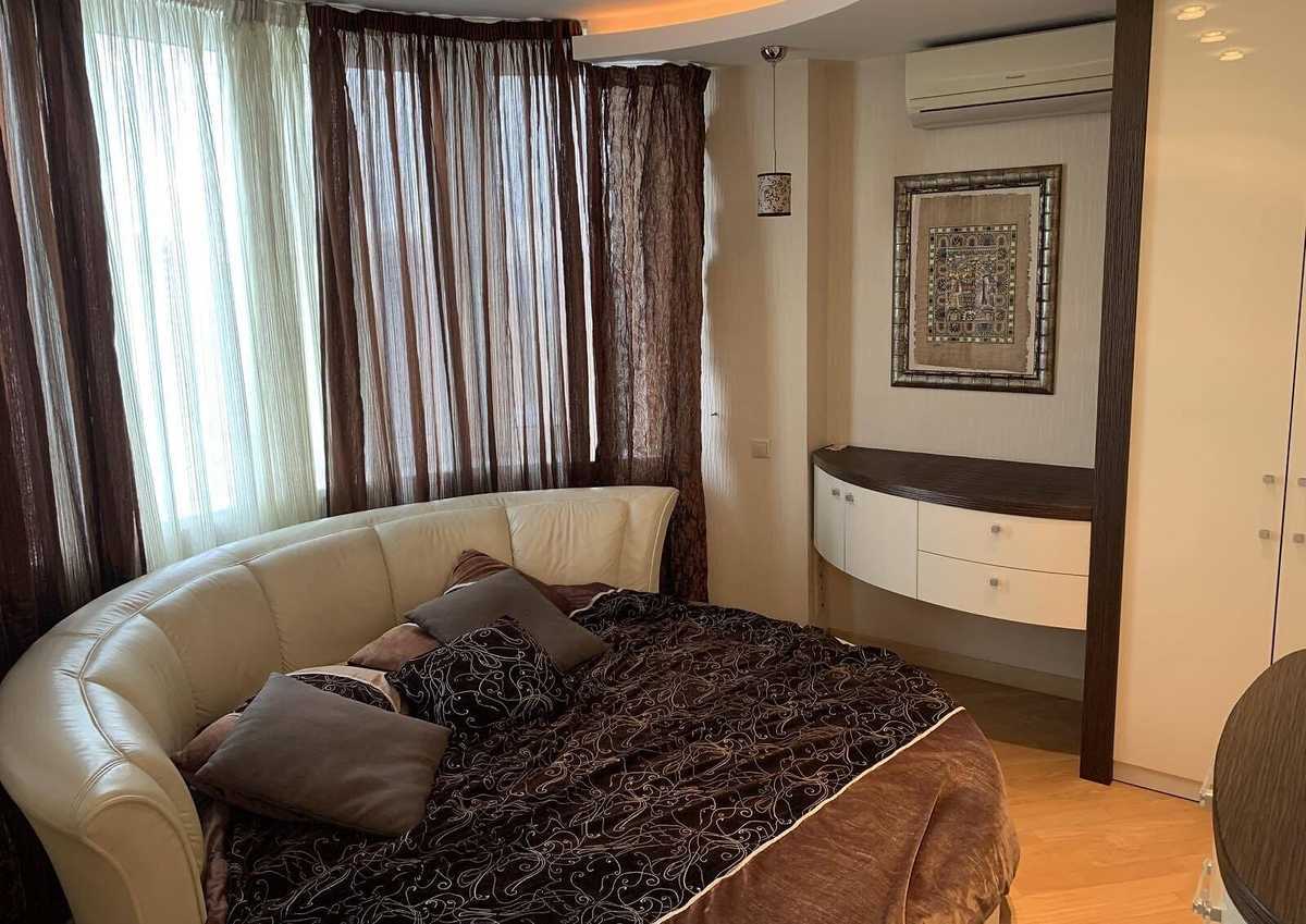 Продаж 2-кімнатної квартири 82 м², Срібнокільська вул., 22