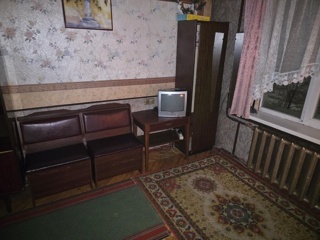 Оренда 1-кімнатної квартири 27 м², Мілютенка вул., 3