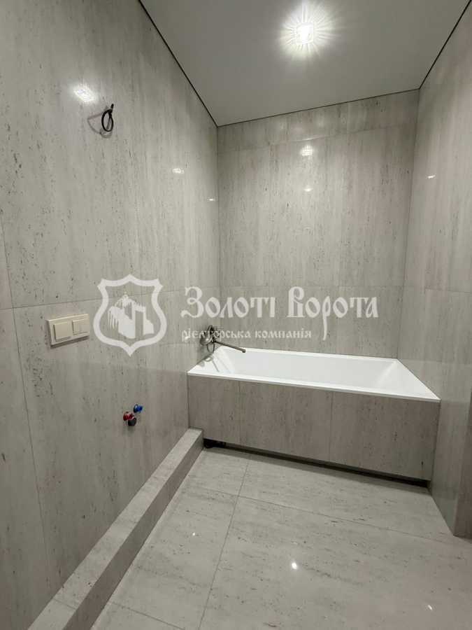 Продажа 3-комнатной квартиры 76 м², Днепровская наб., 15Ж