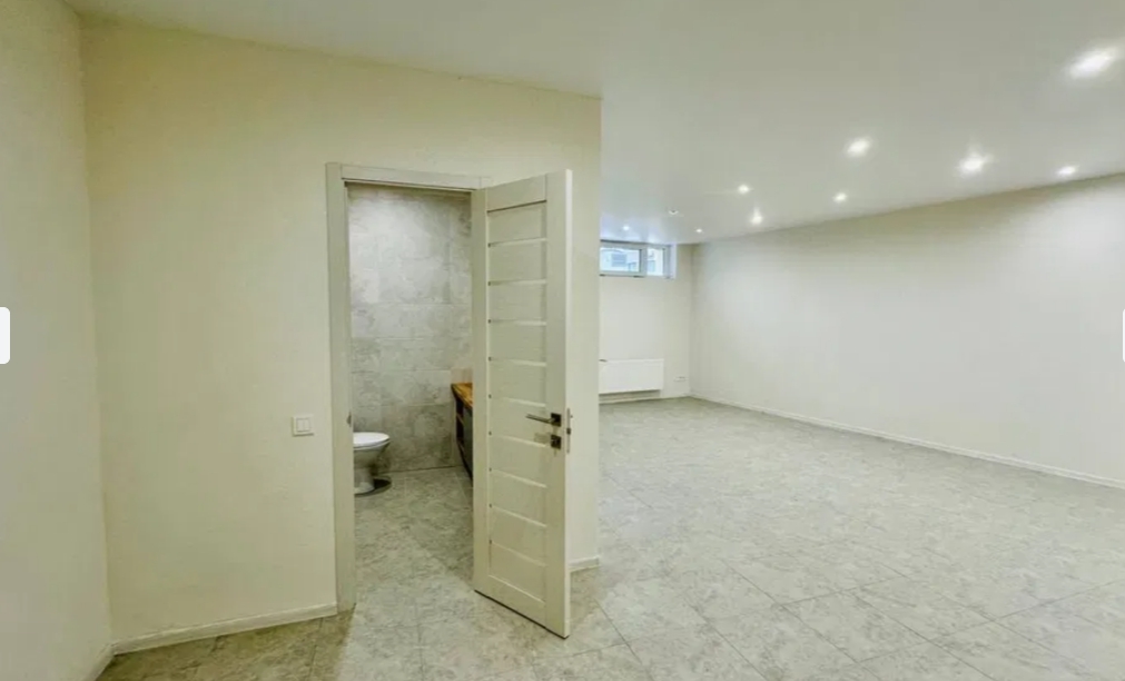 Оренда офісу 55 м², Каманіна вул.