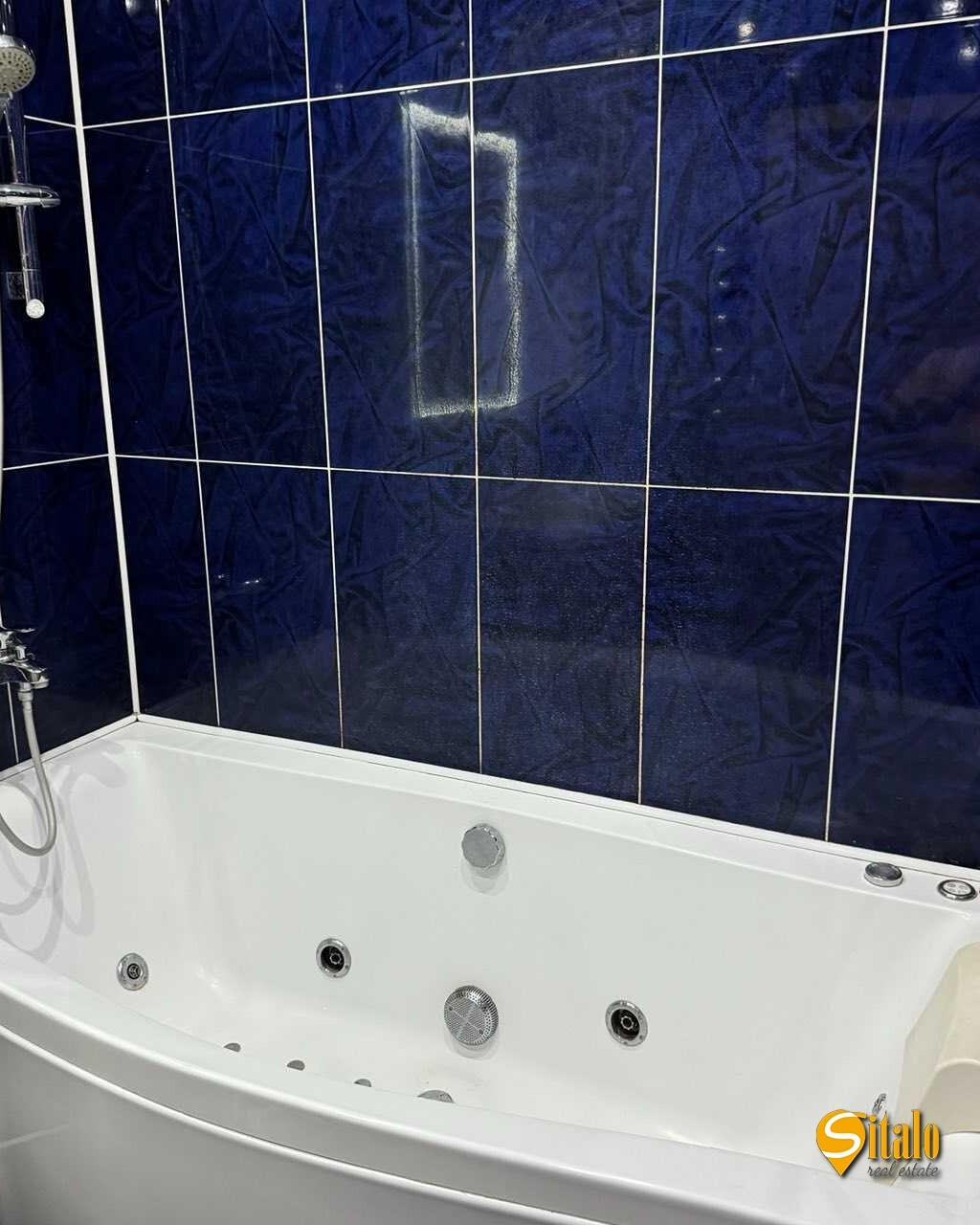 Продаж 2-кімнатної квартири 72 м², Макаренка вул., 1А