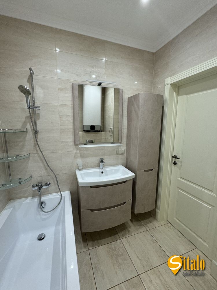 Продажа 4-комнатной квартиры 80 м², Каховская ул., 62А