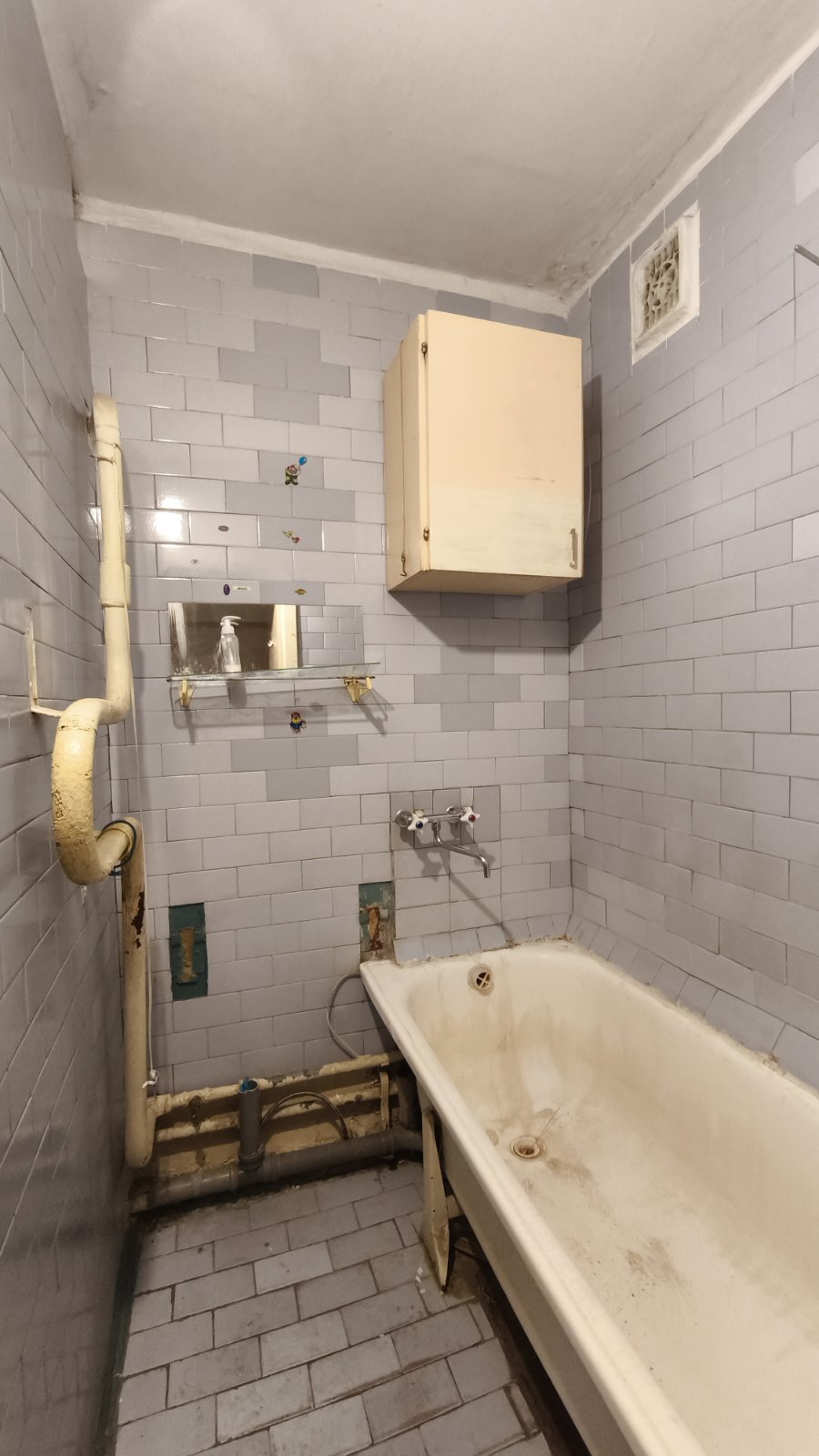 Продаж 4-кімнатної квартири 68 м², Зернова вул.