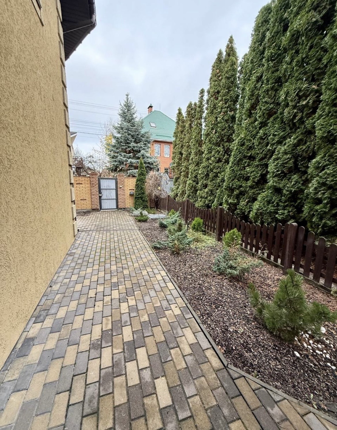 Оренда котеджу 257 м², 64-а Садова вул.