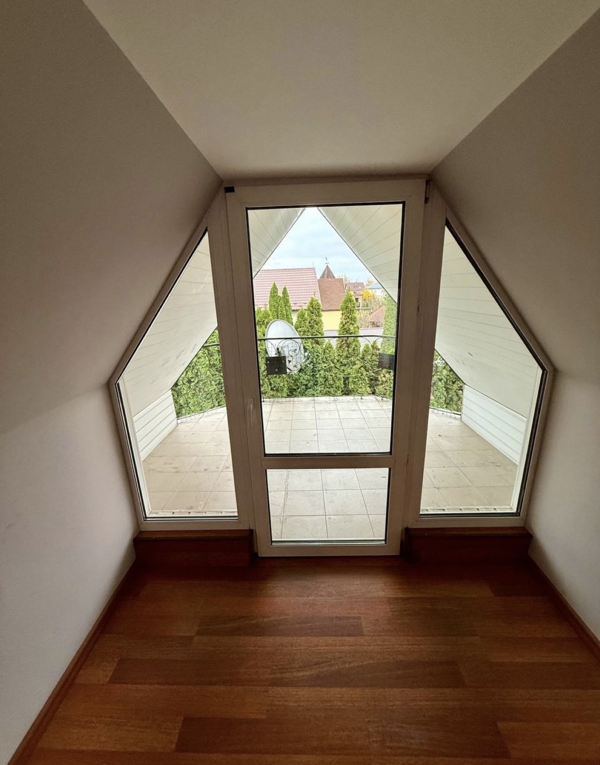 Оренда котеджу 257 м², 64-а Садова вул.